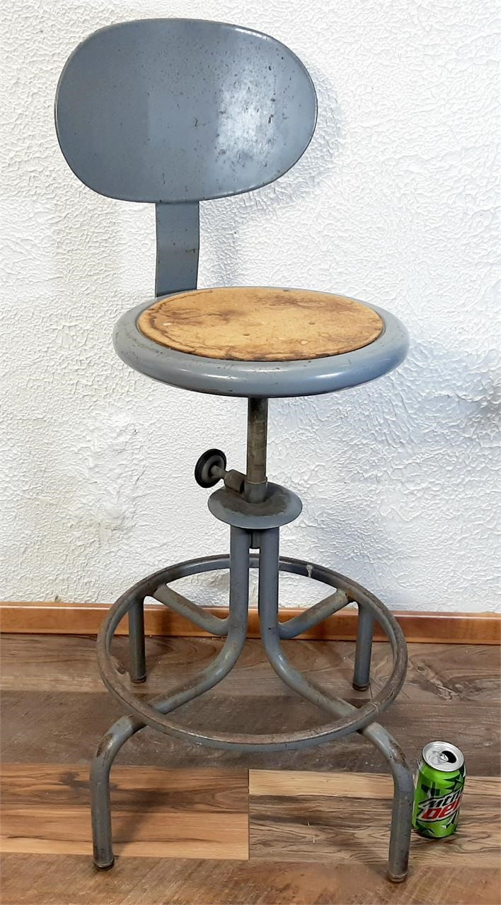 Tabouret industriel pivotant 28" de haut