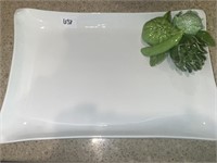 Porcelain serving platter with decorative