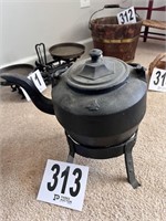 Vintage Cast iron Kettle 4 w/ stand