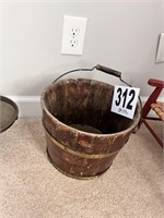 Vintage wooden bucket w/handle