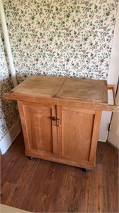 Kitchen cabinet workstation, with a towel rack