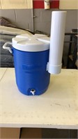 Rubbermaid water drinks cooler with cup dispenser