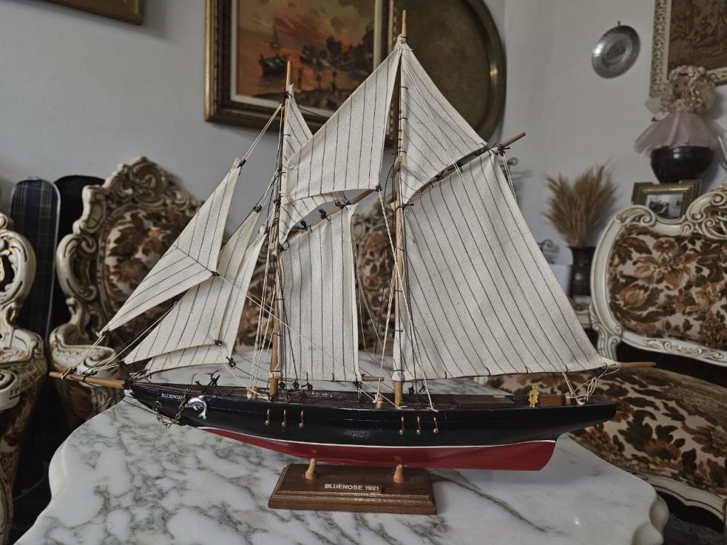 "BLUE NOSE 1921" Wood Model Ship