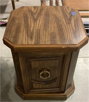 End table-particle board-18.5 x 18.5 x