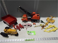 Tonka crane, assorted Ertl farm machinery, boat tr