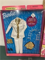 NIP BARBIE OUTFIT TREND CITY