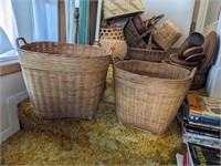 Lot of 2 large wicker baskets (Main room)