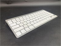 Apple A1314 Wireless Keyboard White Silver Hue