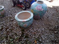 2 floral pots