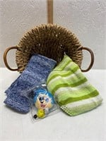 Round Basket with Wooden Handles  2 Knit