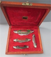 Folding knife matching set of (4) with wood case