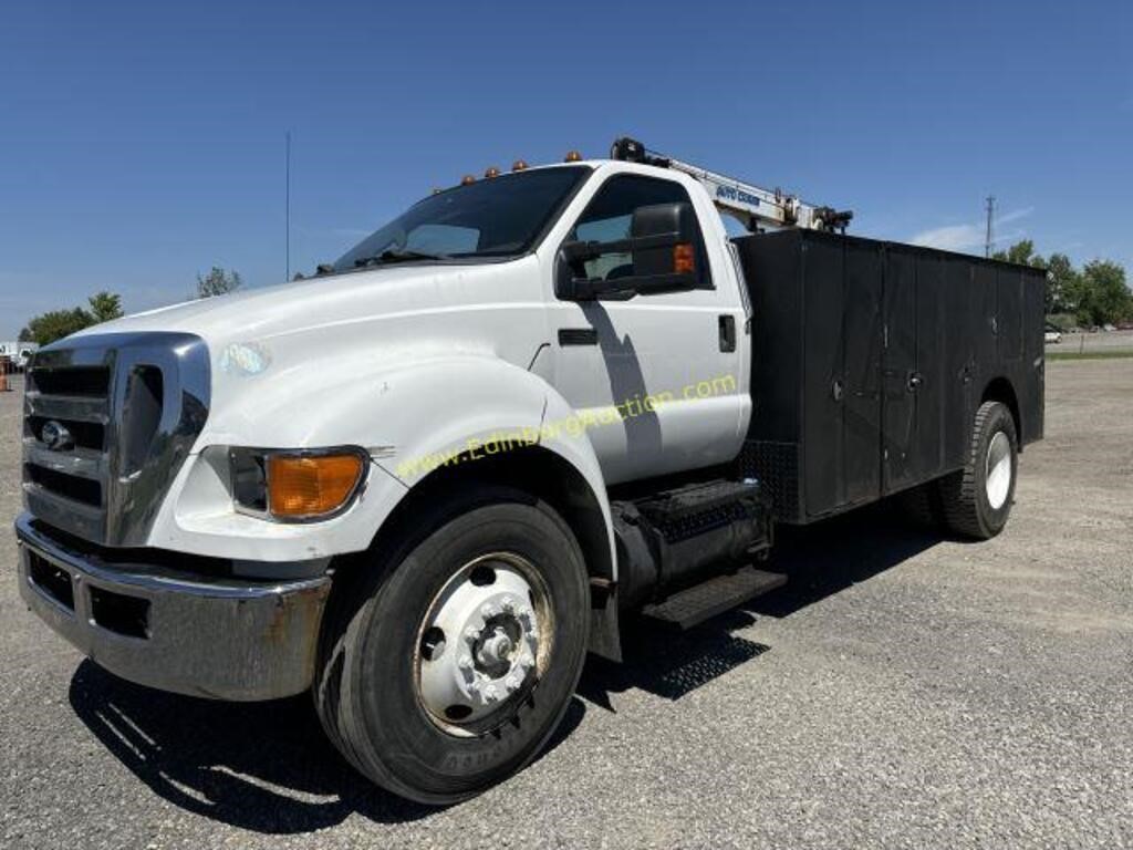 2011 FORD F-650 UTILITY BODY WITH LIFT