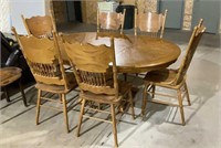 Pedestal dining room table and 4 chairs 72x48x29