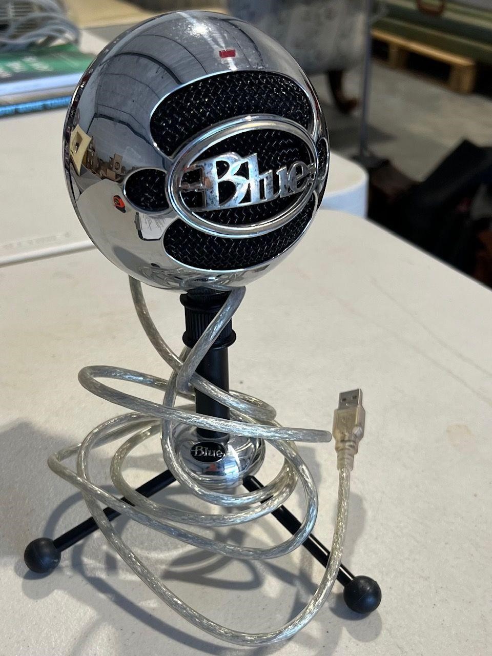 BLUE “THE SNOWBALL” MICROPHONE