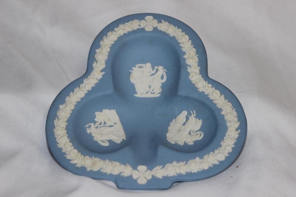 A Ceramic Wedgwood Jasperware Club Shaped Ashtray