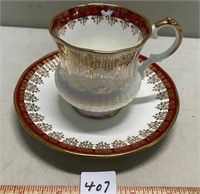 BEAUTIFUL ELIZBETHAN FINE BONE CHINA TEA CUP/SAUCR