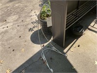 WHITE METAL PLANT STAND 38 IN TALL