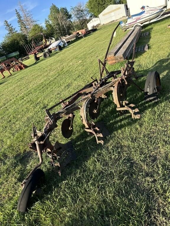 Antique IH 3-Bottom Plow