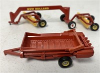 1/64 New Holland Manure Spreader and Rakes