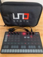 IK Multimedia UNO SYNTH Analog Synthesizer