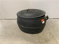 Cast Iron Kettle Type Pot w/Handle