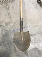 Round-point shovel
