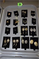 GROUP OF 32 LADIES EARRINGS, NECKLACES AND
