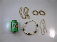 2 Colliers et 3 Bracelets en perles