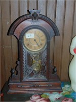 Antique 31 Day Mantle Clock w/key