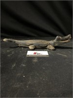 Cast iron alligator cracker