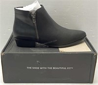 Sz 8 Ladies Naturalizer Boots - NEW $190