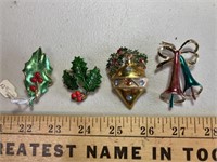 4 Christmas pins