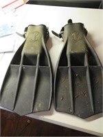 2 Vintage Rocket Fins