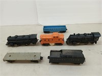 2 Lionel train engines, 4 Lionel train cars
