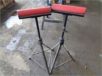 Roller Stand With Three-Leg Support