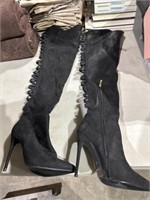 BLACK LADIES TALL BOOTS WITH HEELS 7