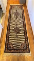 Good 8 ft Persian carpet rug runner, 100 % wool,