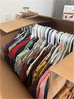 WARDROBE BOX OF CLOTHES MOSTLY LADIES LARGE