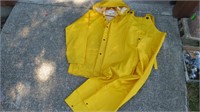 Boss Men's X-Large Yellow Jacket w/hood & Bib Pant