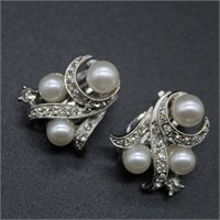 VNTG Richelieu Triple Pearl Earrings