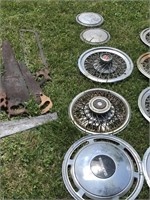 4 Vintage hubcaps