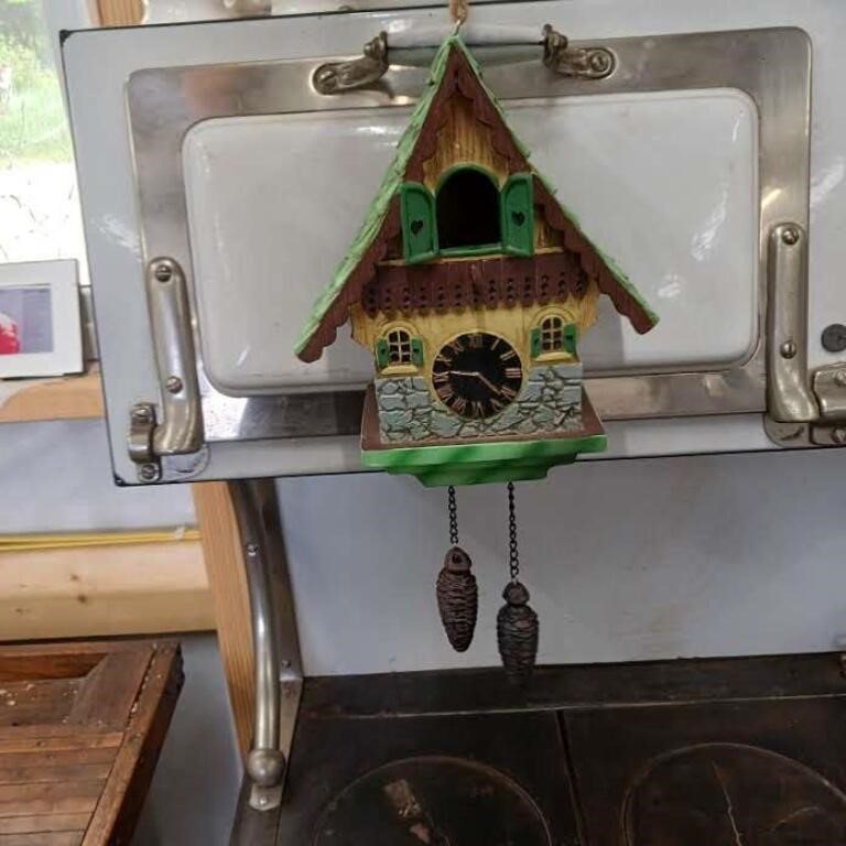 Cute faux cuckoo clock - display only