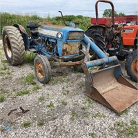 Ford 3000 Gas Tractor w/Ford 1 arm loader.