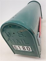 Hunter Green Standard Metal Mailbox