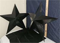 2 metal star hangers