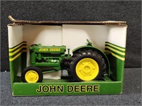 1:16 John Deere "BO" Tractor
