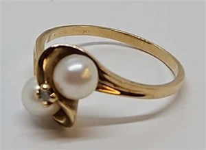10KT Gold & Pearl w/Diamond Accent Ring