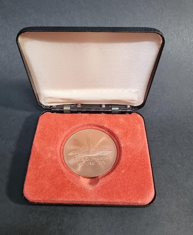 CASED 1976 MONTREAL OLYMPICS PARTICIPATION MEDAL