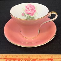 PRETTY AYNSLEY CABBAGE ROSE CUP AND SACUER