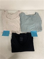ASSORTED WOMEN'S CLOTHING